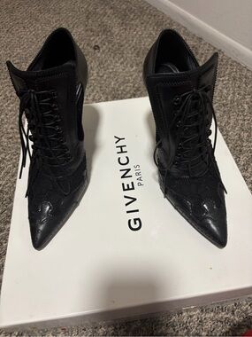 Givenchy Black Lace-Up Pointed Toe Ankle Boots with Broguing